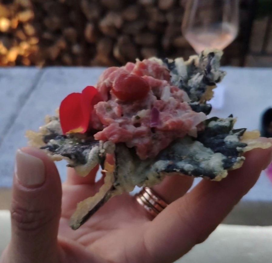 Steak tartar con shiso en tempura