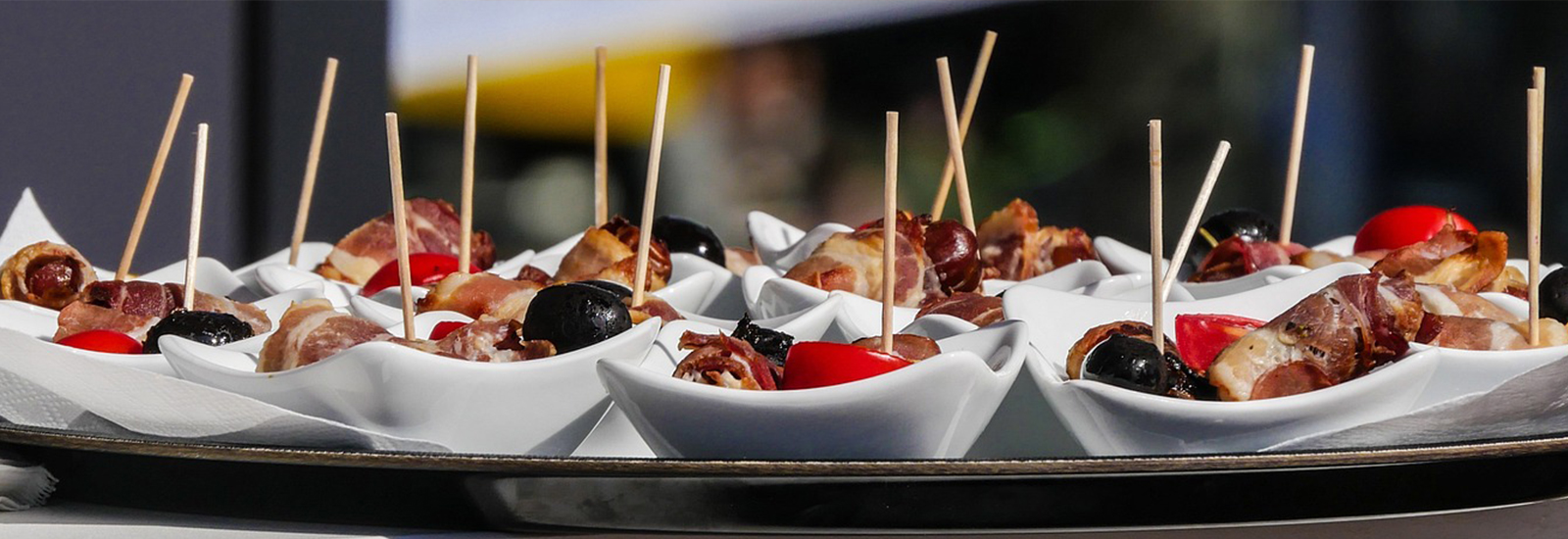 Canapés de Navidad fáciles de preparar con carne de vacuno