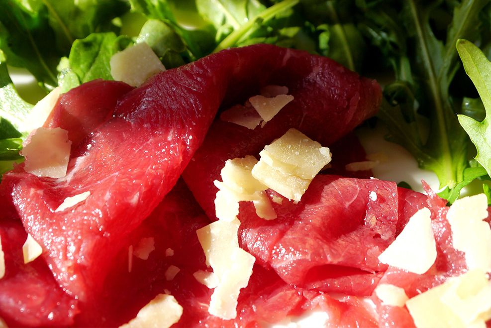 rollitos de carpaccio con queso