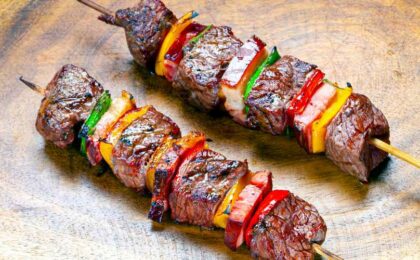 Cómo cocinar brochetas de carne en sus distintas elaboraciones