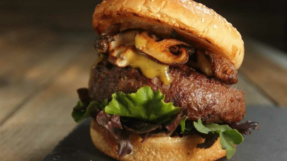 cómo cocinar una hamburguesa de ternera jugosa