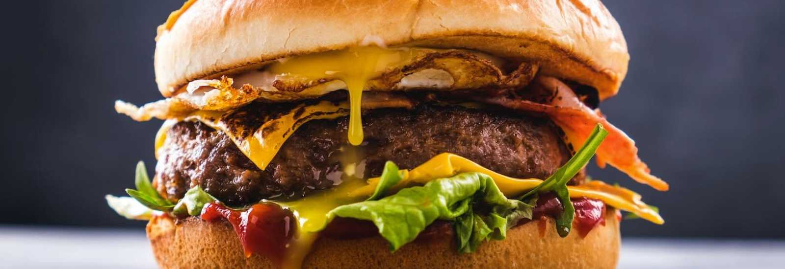 Cómo hacer hamburguesas caseras sin caer en estos errores más comunes