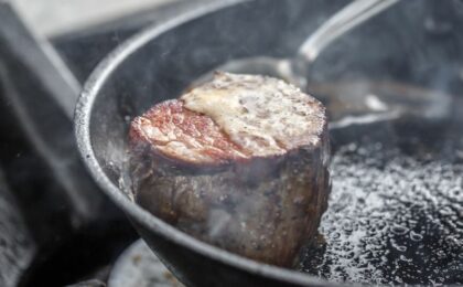Cocinar carne congelada: guía para pasar del congelador a la sartén